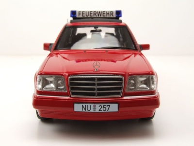 Mercedes E-Klasse T-Modell Kombi S124 Feuerwehr 1995 rot Modellauto 1:18 Triple9