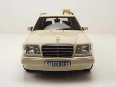 Mercedes E-Klasse T-Modell Kombi S124 Taxi 1995 beige Modellauto 1:18 Triple9