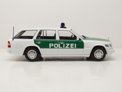 Mercedes E-Klasse T-Modell Kombi S124 Polizei 1995 grün weiß Modellauto 1:18 Triple9