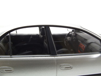 Opel Omega B 1996 silber Modellauto 1:18 Triple9