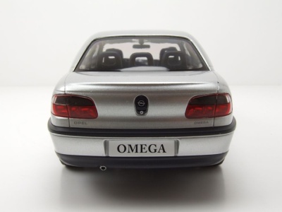 Opel Omega B 1996 silber Modellauto 1:18 Triple9