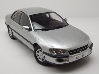 Opel Omega B 1996 silber Modellauto 1:18 Triple9