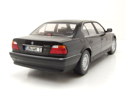 BMW 740i E38 1994 schwarz metallic Modellauto 1:18 KK Scale