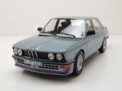 BMW M535i 1980 blau metallic mit Streifen Modellauto 1:18...