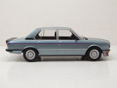 BMW M535i 1980 blau metallic mit Streifen Modellauto 1:18 Norev