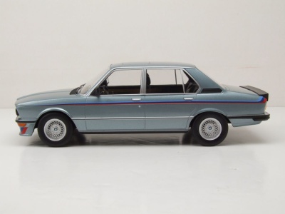BMW M535i 1980 E30 blau metallic mit Streifen Modellauto 1:18 Norev