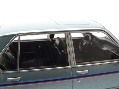 BMW M535i 1980 E30 blau metallic mit Streifen Modellauto 1:18 Norev