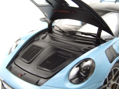 Porsche 911 GT3 RS Weissach Pack 2022 hellblau Modellauto 1:18 Norev