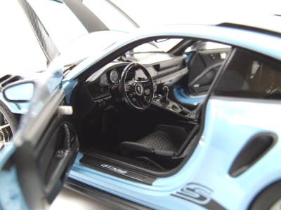 Porsche 911 GT3 RS Weissach Pack 2022 hellblau Modellauto 1:18 Norev