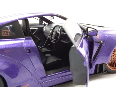Nissan GT-R R35 Liberty Walk LB-Works 2022 lila Modellauto 1:18 Solido