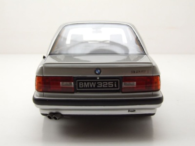 BMW 325i Limousine E30 1988 silber Modellauto 1:18 Ottomobile