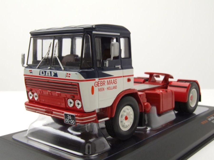 DAF 2600 Zugmaschine 1970 blau weiß Modellauto 1:43 ixo models