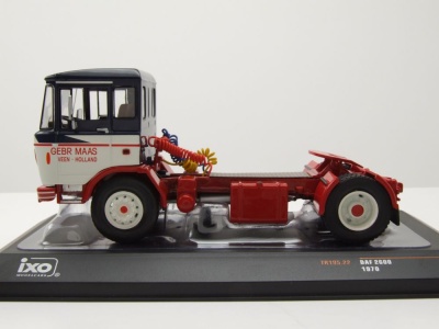 DAF 2600 Zugmaschine 1970 blau weiß Modellauto 1:43 ixo models