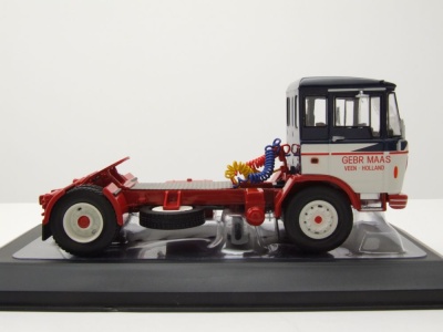 DAF 2600 Zugmaschine 1970 blau weiß Modellauto 1:43 ixo models