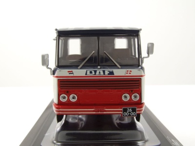 DAF 2600 Zugmaschine 1970 blau weiß Modellauto 1:43 ixo models