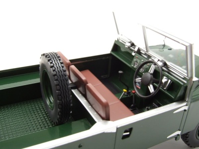 Land Rover Series I ohne Verdeck RHD 1957 dunkelgrün Modellauto 1:18 MCG