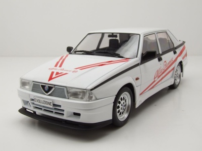 Alfa Romeo 75 Turbo Evoluzione 1987 weiß Modellauto...
