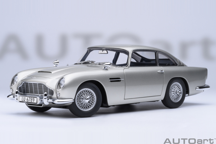 Modellauto Aston Martin DB5 silber Goldfinger 1:18 Autoart bei