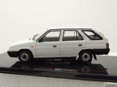 Skoda Forman 1990 weiß Modellauto 1:43 ixo models