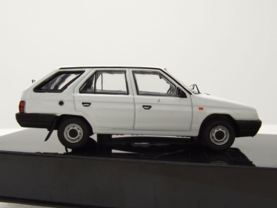Skoda Forman 1990 weiß Modellauto 1:43 ixo models