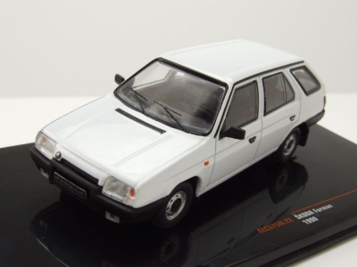 Skoda Forman 1990 weiß Modellauto 1:43 ixo models