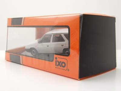 Skoda Forman 1990 weiß Modellauto 1:43 ixo models