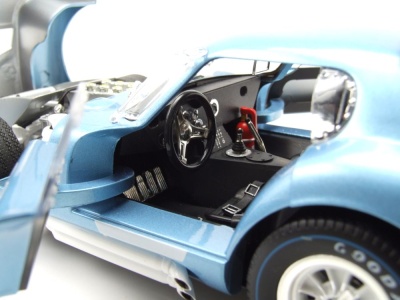 Shelby Daytona Coupe #15 Dan Gurney for President 1964 blau Modellauto 1:18 Acme