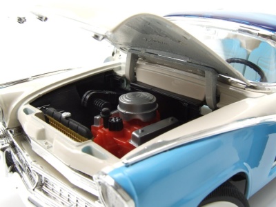 Ford Crown Victoria 1955 blau weiß Modellauto 1:18 Lucky Die Cast