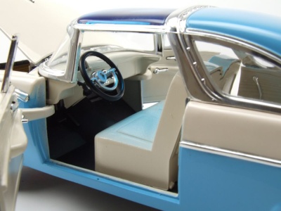 Ford Crown Victoria 1955 blau weiß Modellauto 1:18 Lucky Die Cast