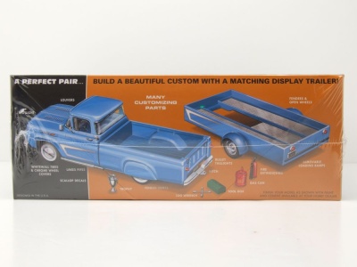 Ford F-100 Pick Up 1960 mit Trailer Anhänger Kunststoffbausatz Modellauto 1:25 AMT