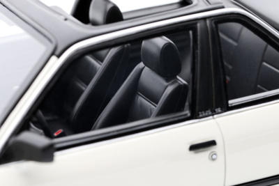 BMW 325i E30 TC2 Baur Cabrio 1988 weiß Modellauto 1:18 Ottomobile