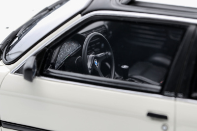 BMW 325i E30 TC2 Baur Cabrio 1988 weiß Modellauto 1:18 Ottomobile