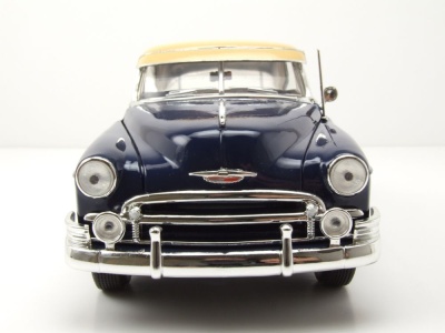 Chevrolet Bel Air 1950 dunkelblau beige Modellauto 1:18 Motormax