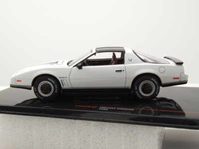 Pontiac Firebird 1982 weiß Modellauto 1:43 ixo models
