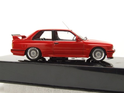 BMW M3 E30 1990 rot Modellauto 1:43 ixo models