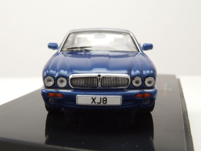 Jaguar XJ8 X308 RHD 1998 blau metallic Modellauto 1:43 ixo models