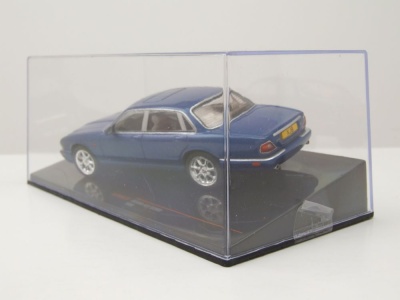 Jaguar XJ8 X308 RHD 1998 blau metallic Modellauto 1:43 ixo models