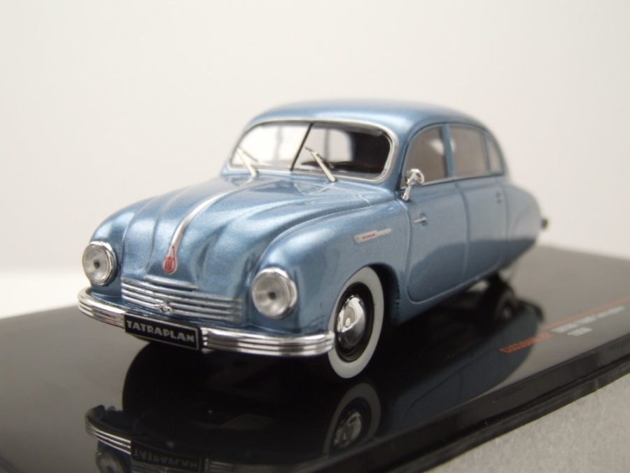 Tatra T600 Tatraplan 1950 hellblau metallic Modellauto 1:43 ixo models