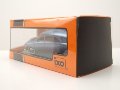 Tatra T600 Tatraplan 1950 hellblau metallic Modellauto 1:43 ixo models