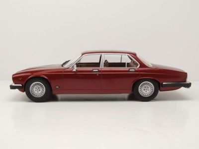Jaguar XJ Series III 1979 dunkelrot Modellauto 1:18 MCG