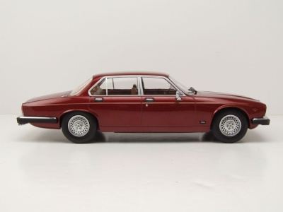 Jaguar XJ Series III 1979 dunkelrot Modellauto 1:18 MCG