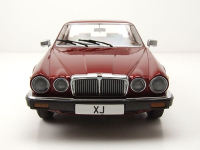 Jaguar XJ Series III 1979 dunkelrot Modellauto 1:18 MCG