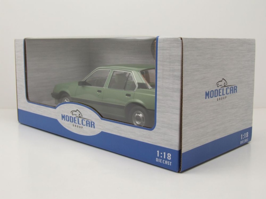 Modellino in miniatura Opel Ascona C 1/18 BoS Models A giallo 1973 2