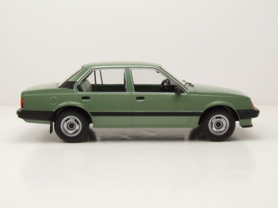 Opel Ascona C 1981 grün Modellauto 1:18 MCG