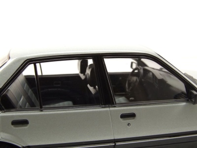 Opel Ascona C SR 1981 silber Modellauto 1:18 MCG