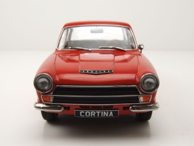 Ford Lotus Cortina 1966 rot gold Modellauto 1:18 MCG