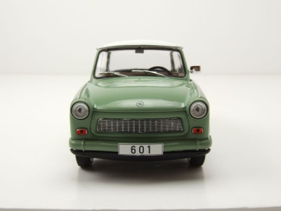 Trabant 601 Trabbi 1965 hellgrün weiß Modellauto 1:24 Whitebox