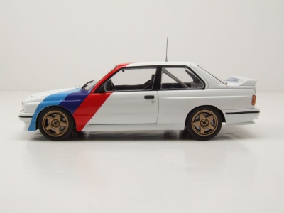 BMW M3 E30 1989 weiß Modellauto 1:24 Whitebox