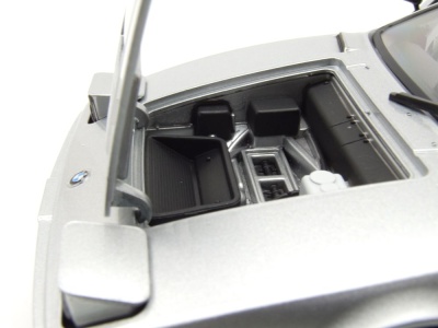 BMW M1 1980 silber Modellauto 1:18 Norev