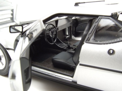 BMW M1 1980 silber Modellauto 1:18 Norev